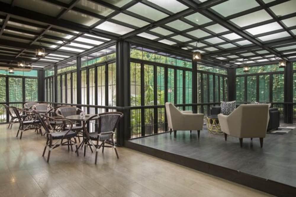 Hotel Grandhika Iskandarsyah Jakarta Kültér fotó